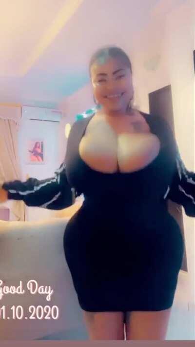 Busty Nigerian Mamy