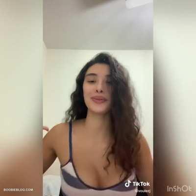 TikTok chick shakes her big jugs