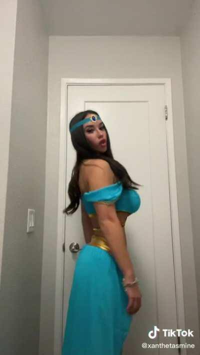 Busty Princess Jasmine